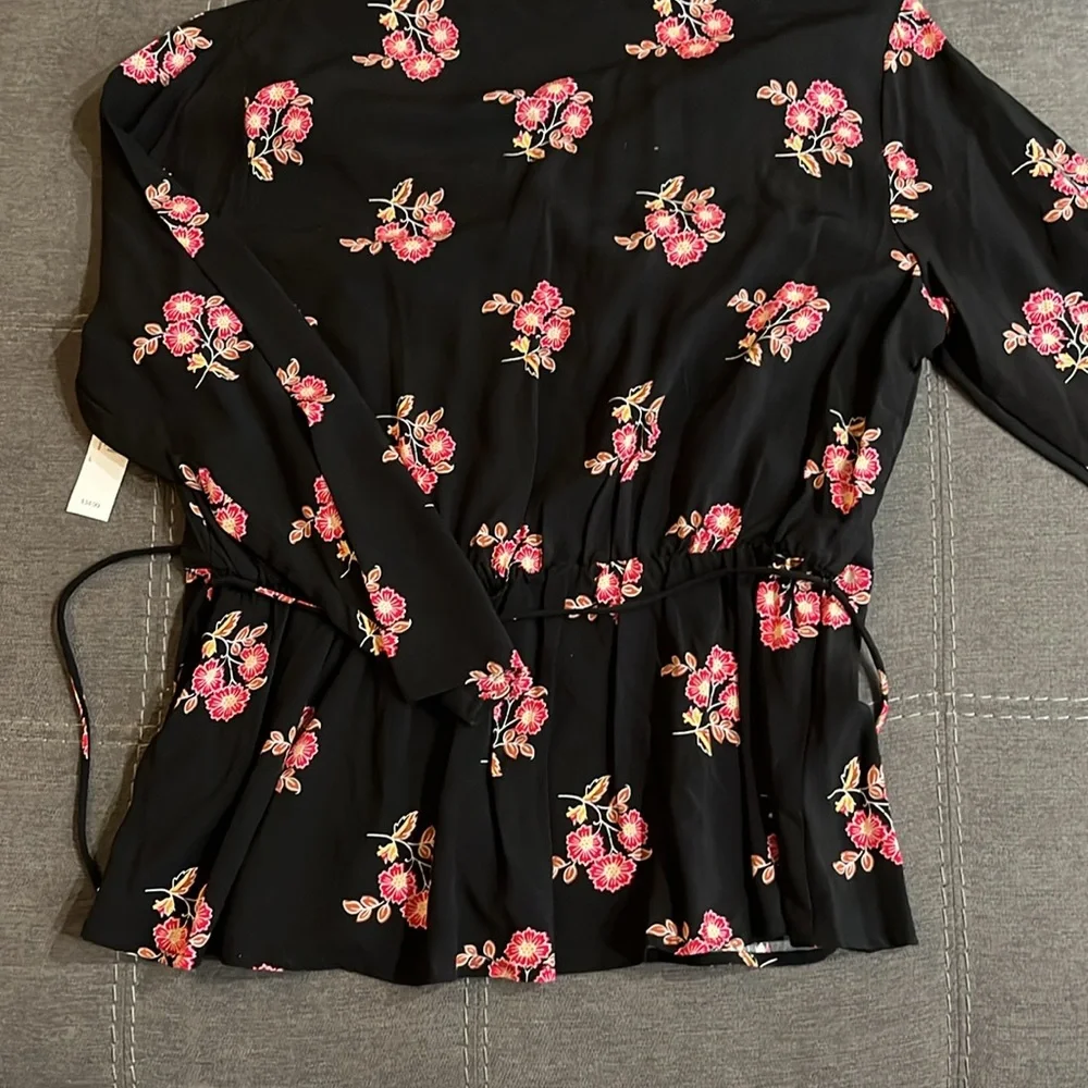 Old Navy Blouse - Picture 6 of 6